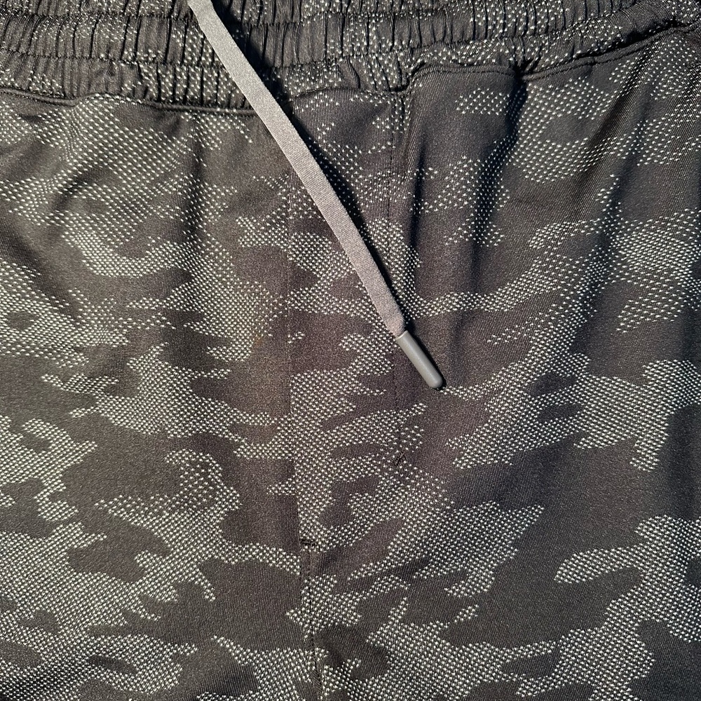 Men’s Pacebreaker 7” lululemon/peloton shorts Linerless Size Medium - Picture 2 of 8